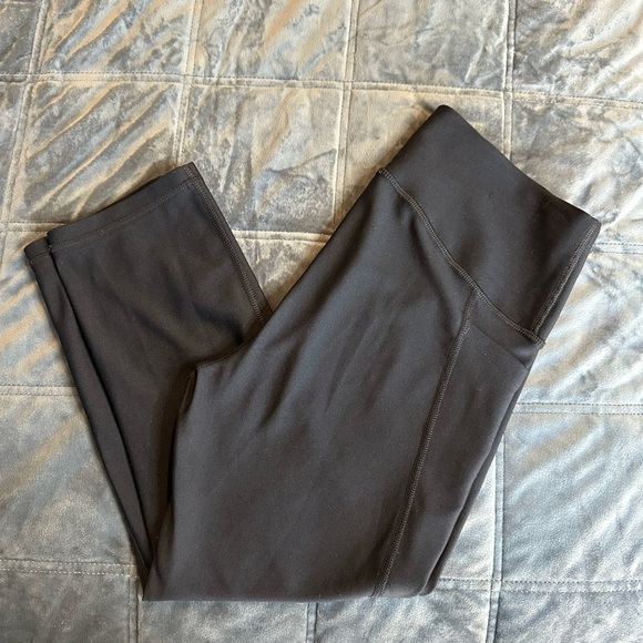 Under Armour Leggings Black Crop Compression Heat -Gear Leggings Size M - Picture 7 of 7